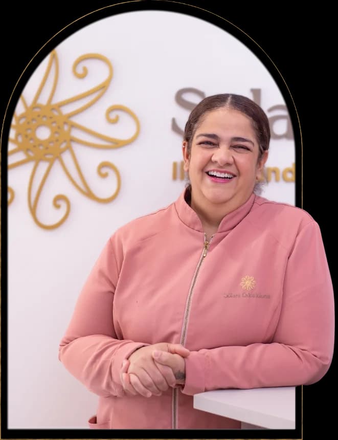 Dra. Cristhiane no consultório da Solare